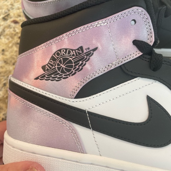 NWB Mens Air Jordan 1’s MID SE Size 11 Black Bleached Coral. - Picture 9 of 15